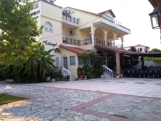 The Village อีกูเมนิทซา ภายนอก รูปภาพ